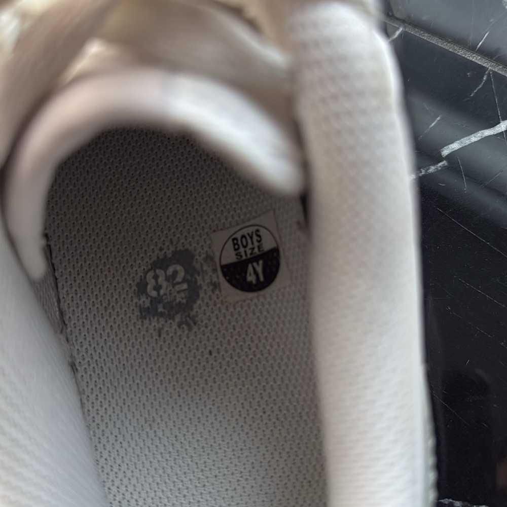 Nike Air White Boys Sz 4 Sneakers/Trainers - Picture 8 of 8